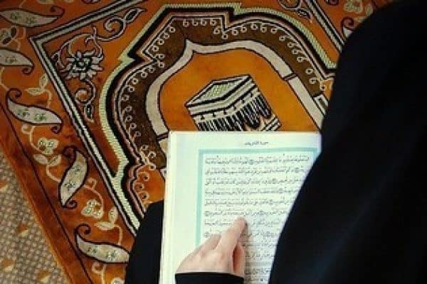 Bolehkah Membaca Al Qur’an Dan Bacaan Shalat Dalam Hati?