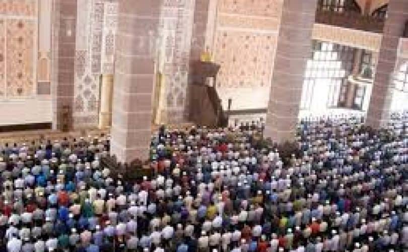 Adab Mengoreksi Bacaan Jahr Imam